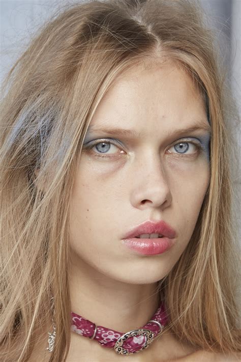 Tendenze beauty Milano Fashion Week SS25: analisi di trucco e .